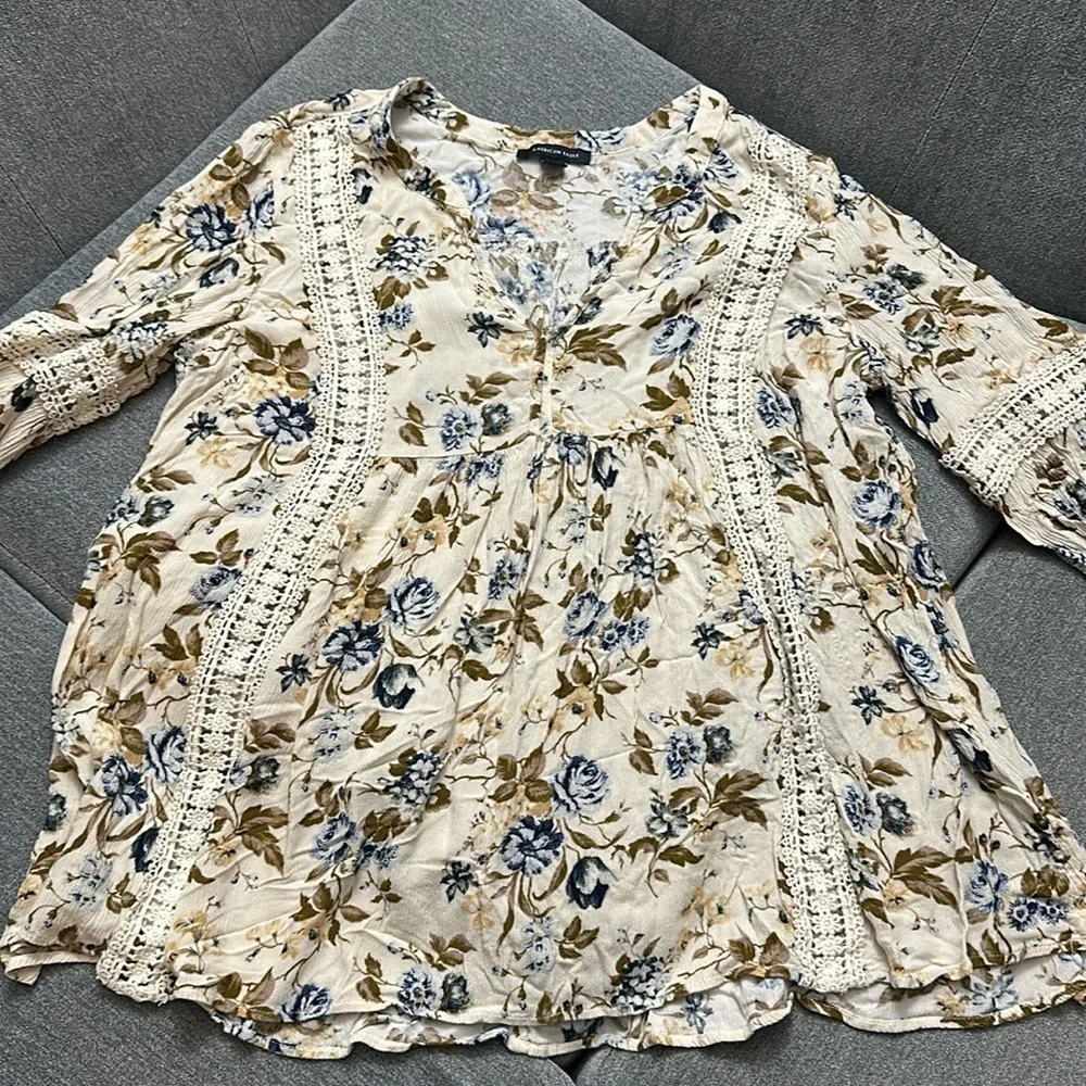 American Eagle Size Small Oversized Babydoll Shirt/Lace, Blue, Yellow,Tan Floral